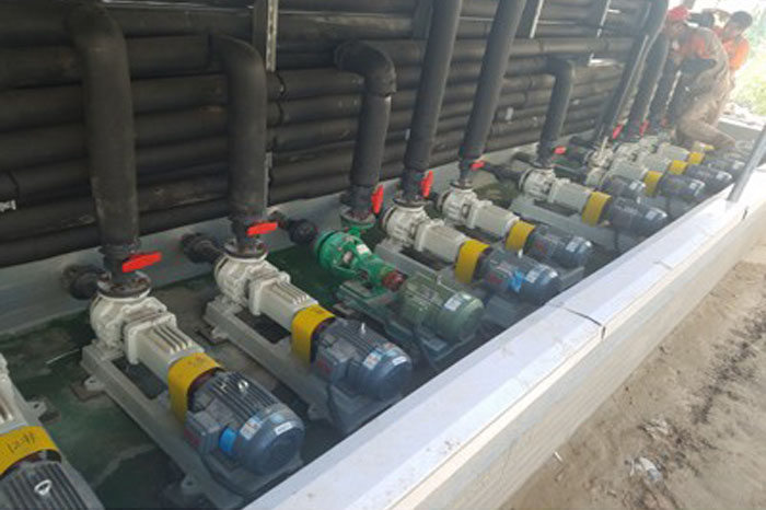 四川某成都客戶襯氟離心泵安裝現(xiàn)場